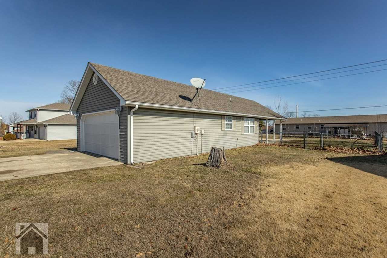 105 Shara Dr - Photo 5 of 46