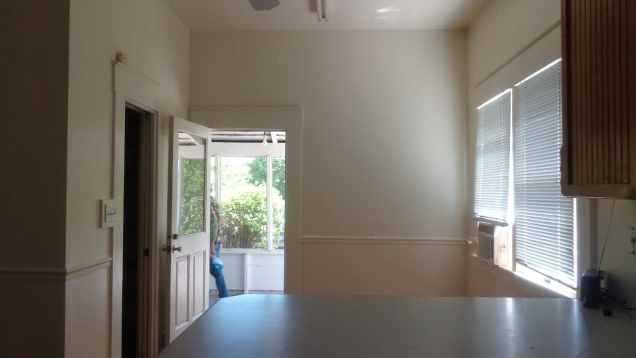 3232 S Walton Ave - Photo 2 of 17
