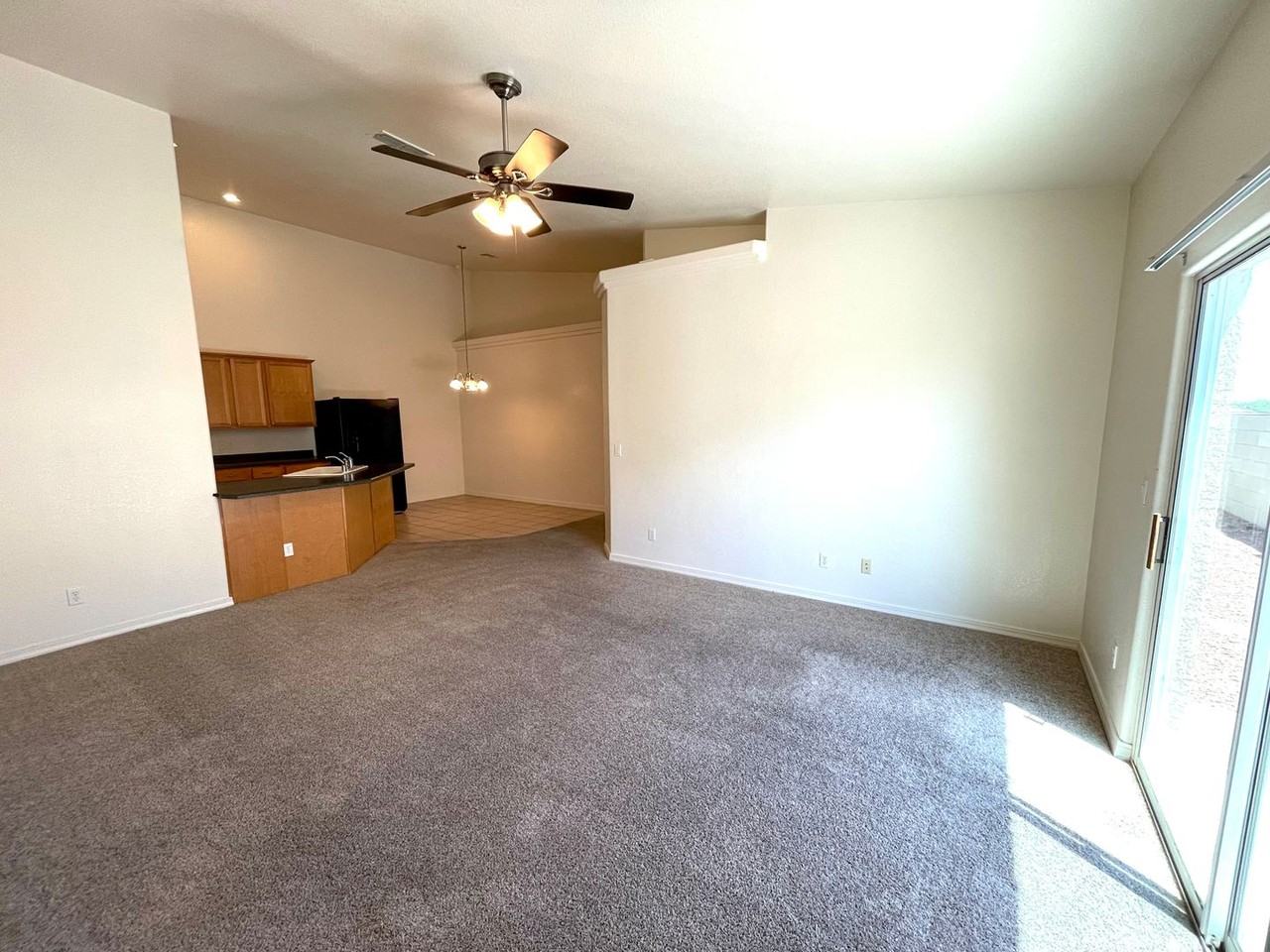 933 E Beverly Ave - Photo 3 of 18