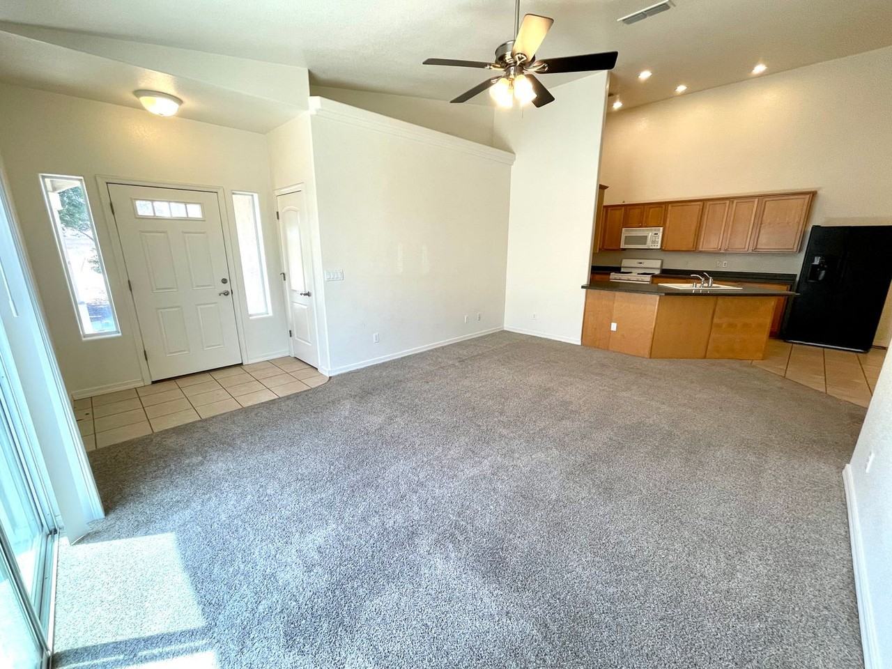 933 E Beverly Ave - Photo 4 of 18