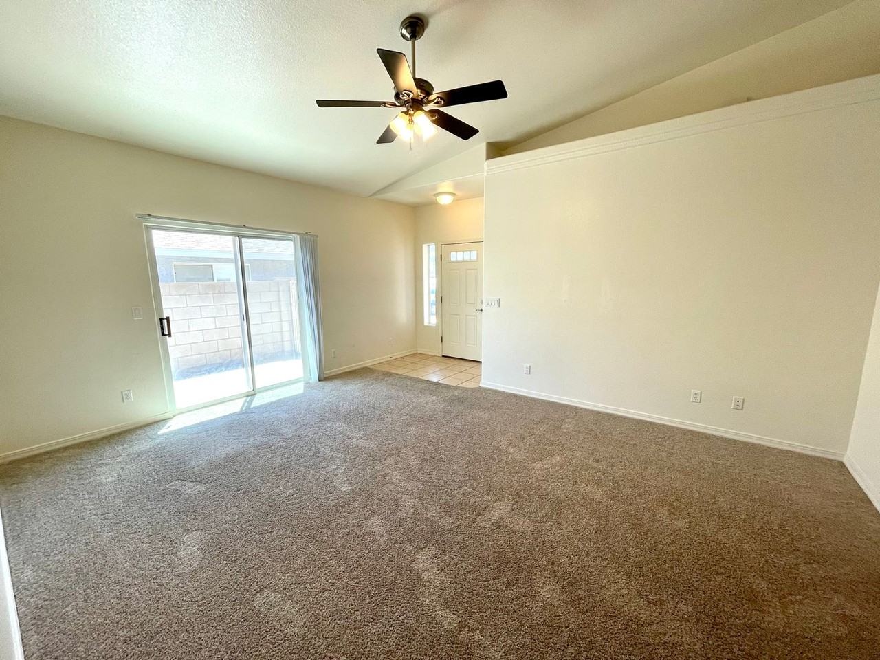 933 E Beverly Ave - Photo 5 of 18