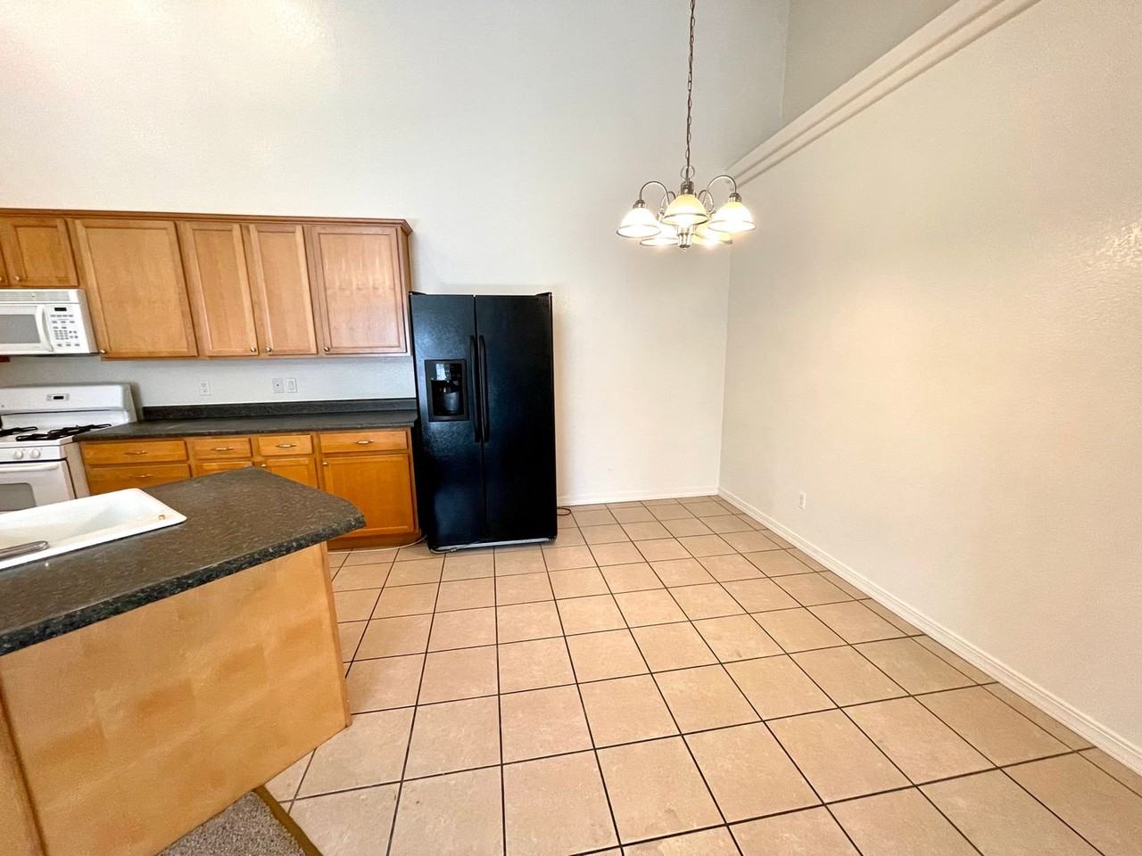 933 E Beverly Ave - Photo 6 of 18