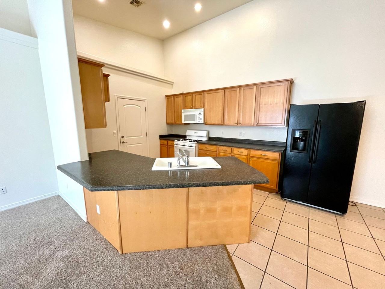 933 E Beverly Ave - Photo 7 of 18