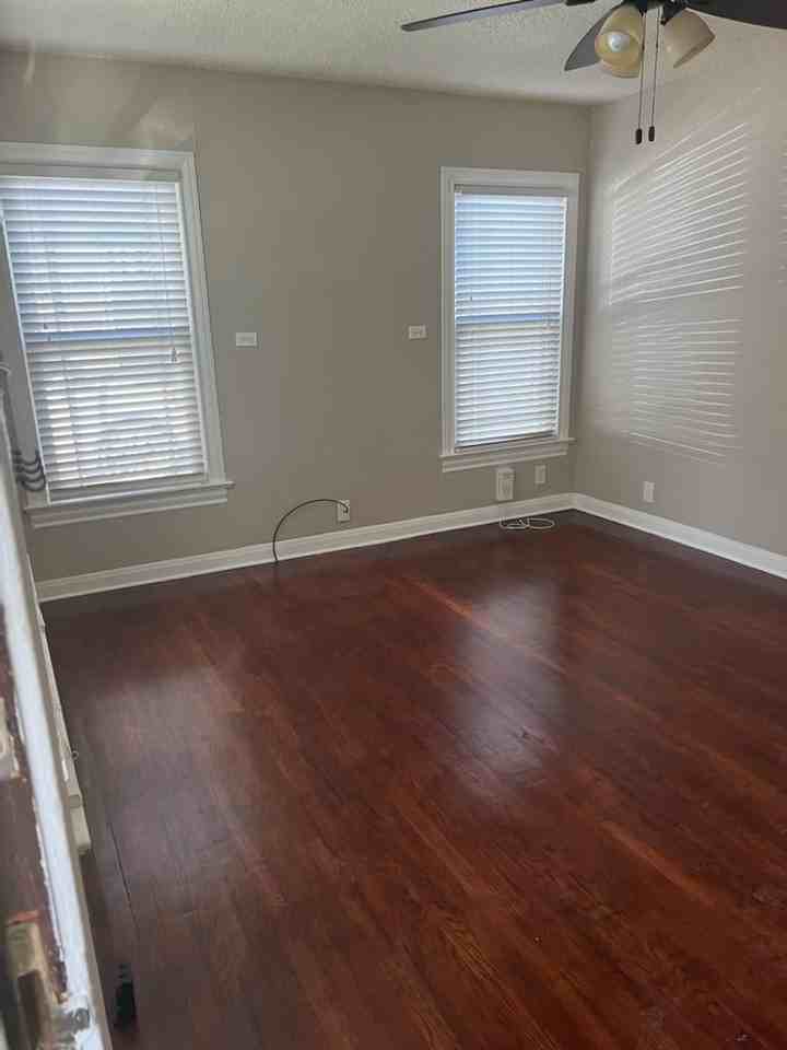 1325 Peach St - Photo 2 of 29