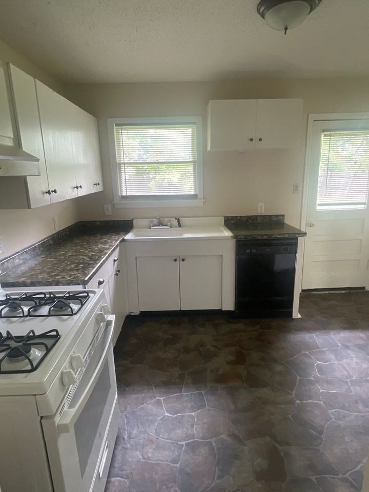 516 Neil Street - Photo 5 of 14