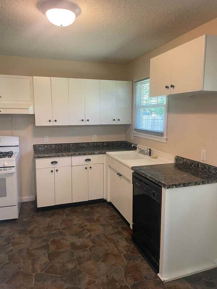 516 Neil Street - Photo 4 of 14