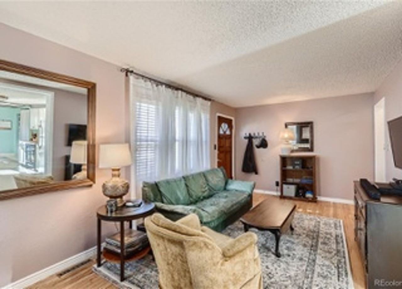 740 Iola St - Photo 4 of 18