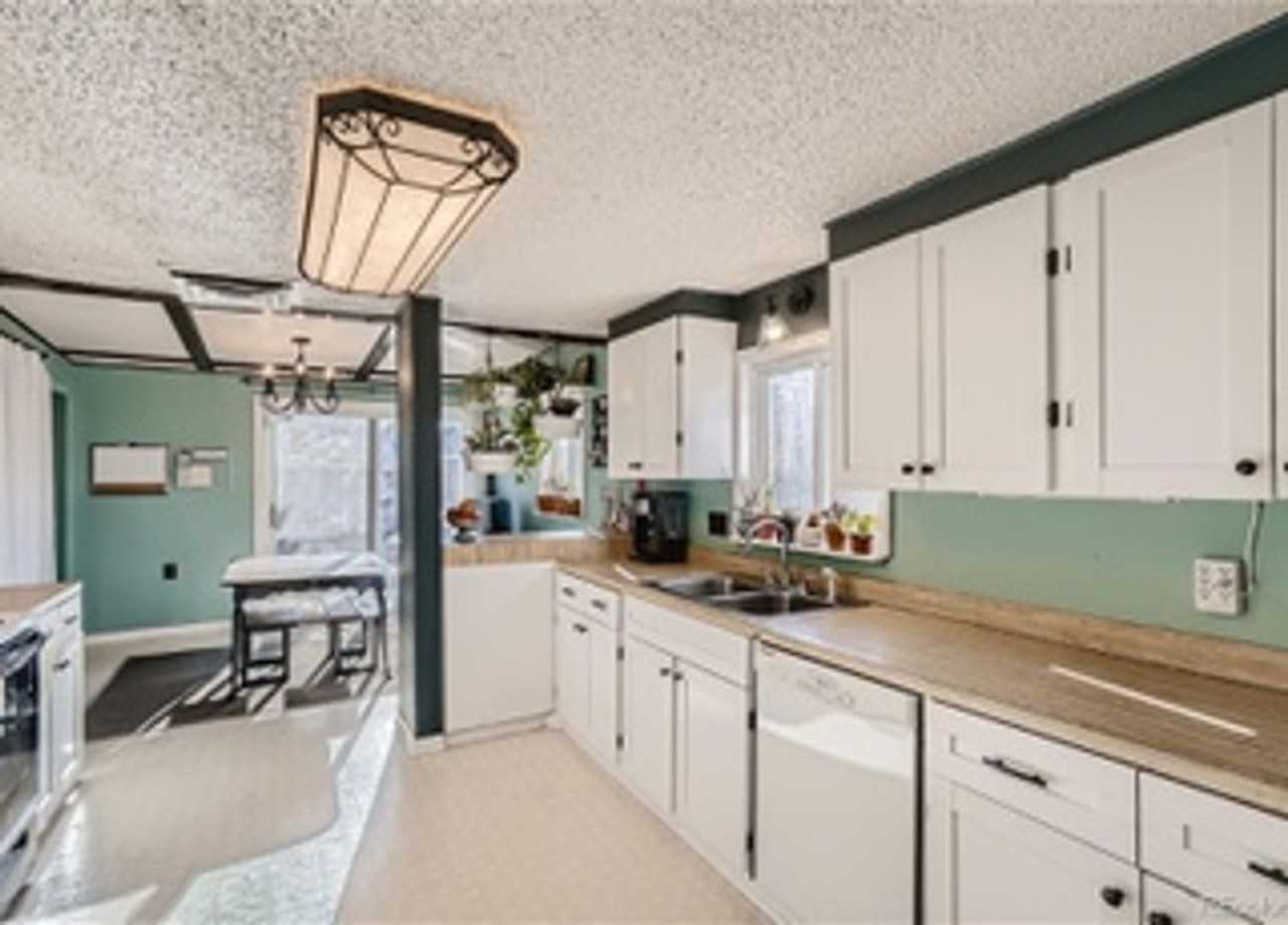 740 Iola St - Photo 7 of 18