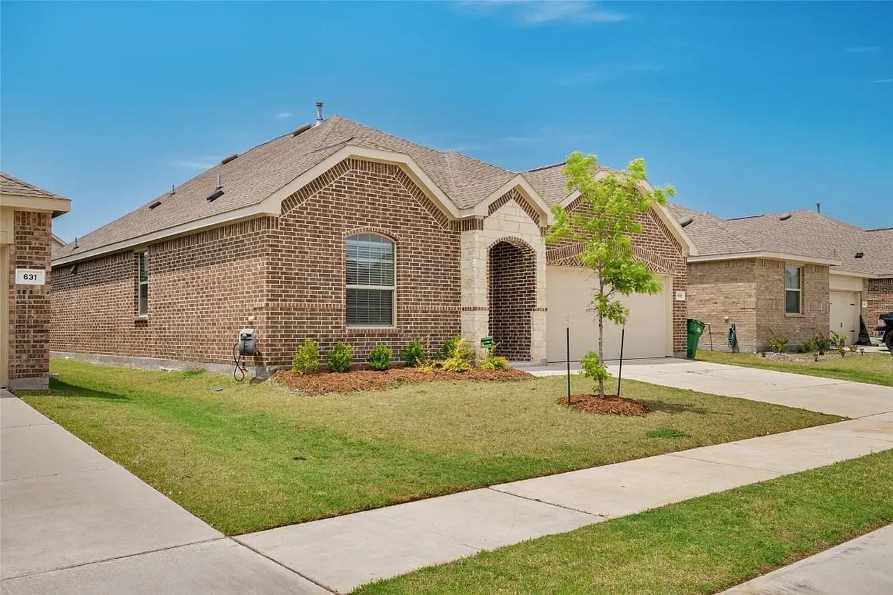 635 Beltrand Ln - Photo 2 of 34