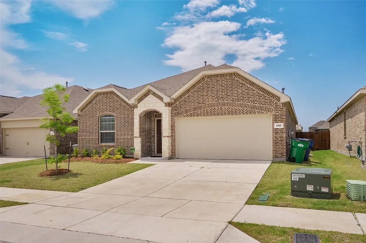 635 Beltrand Ln - Photo 3 of 34