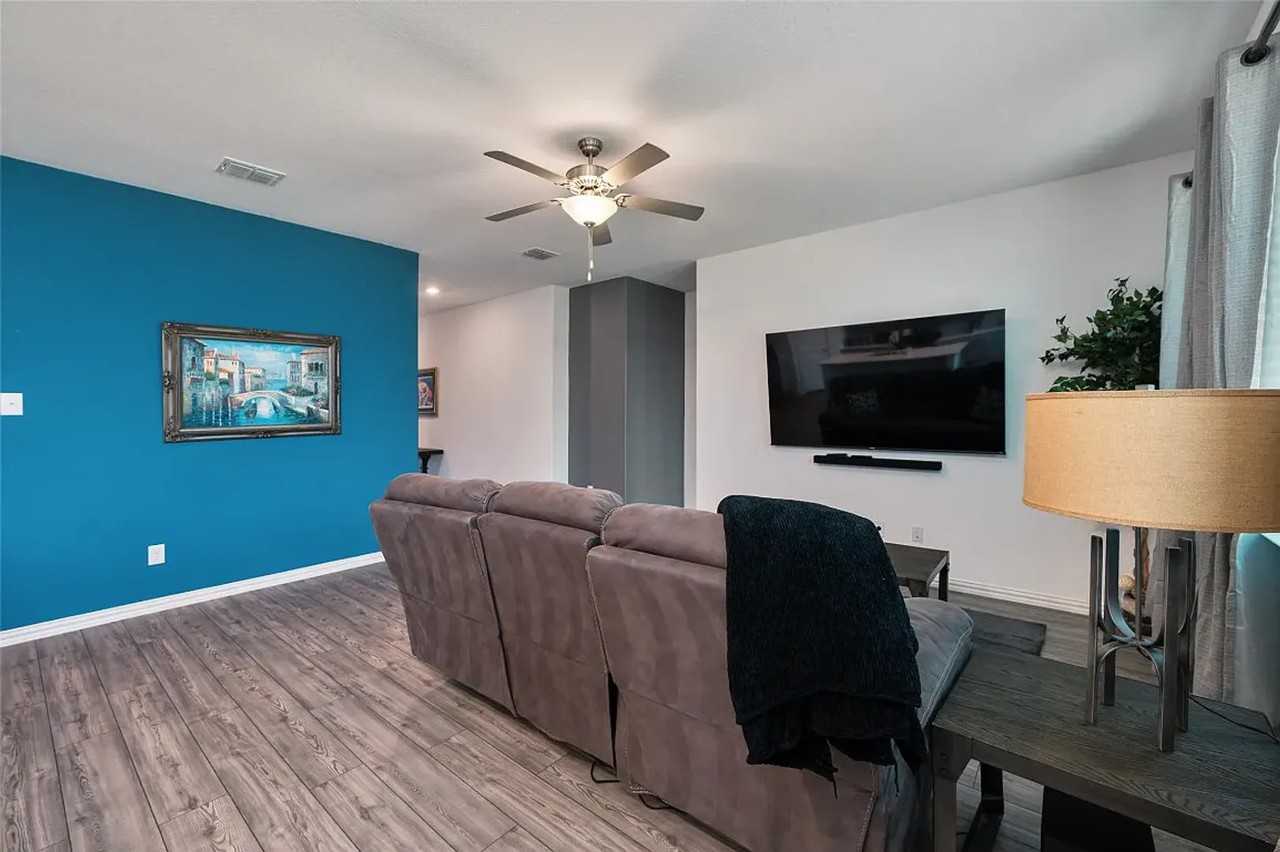 635 Beltrand Ln - Photo 4 of 34