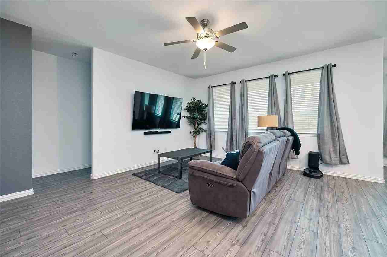 635 Beltrand Ln - Photo 5 of 34