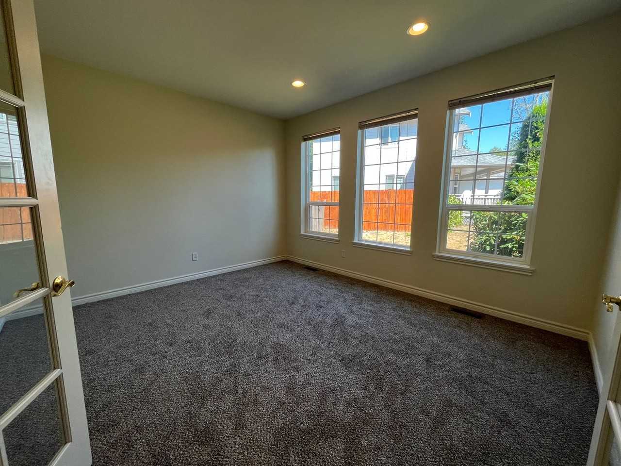 2282 Gardiner Dr - Photo 4 of 29