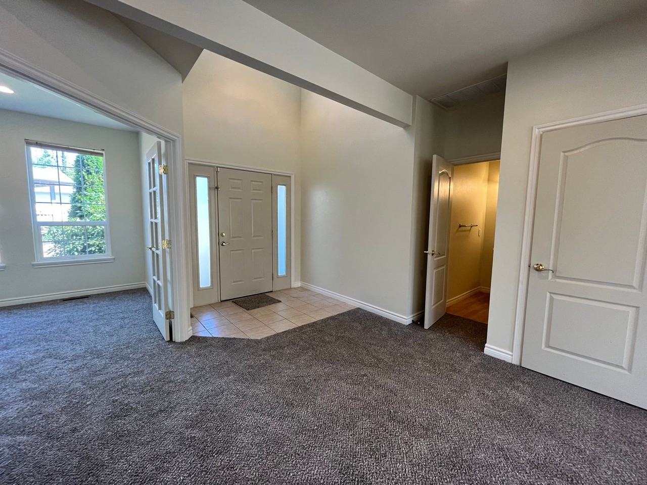 2282 Gardiner Dr - Photo 5 of 29