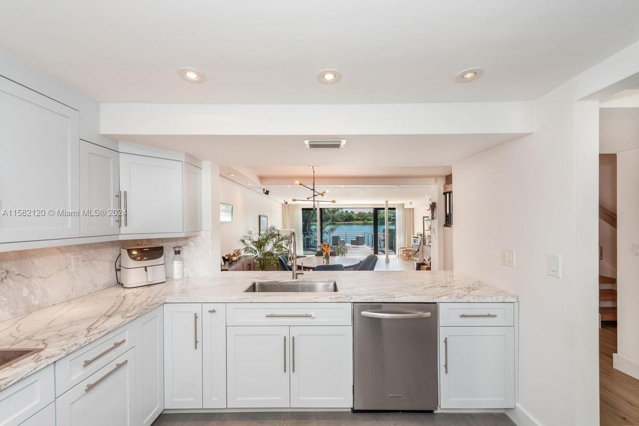 5169 Sw 71st Pl - Photo 3 of 19