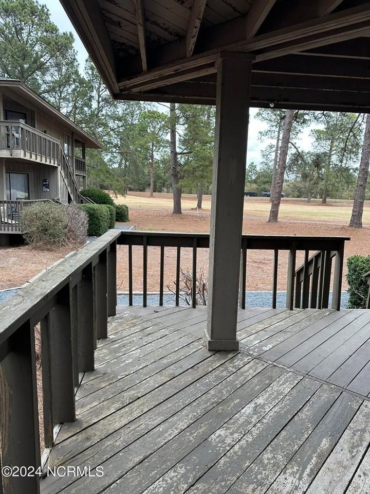 225 Foxkroft Dr - Photo 3 of 32