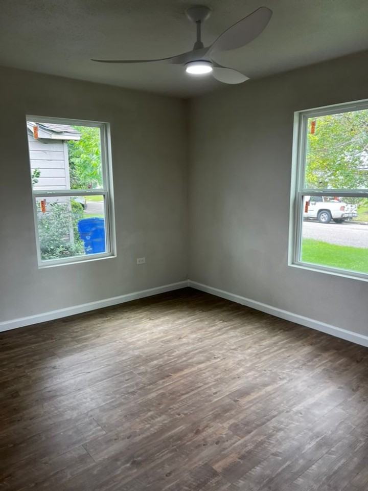 3532 Windsor Ave - Photo 3 of 6