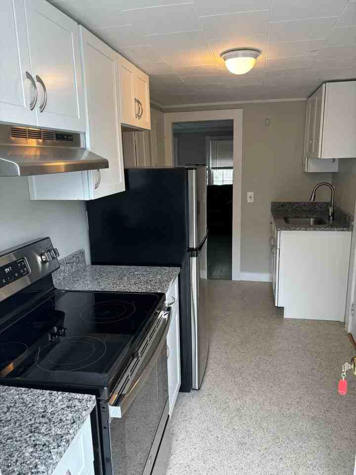 385 Winnacunnet Rd - Photo 2 of 4