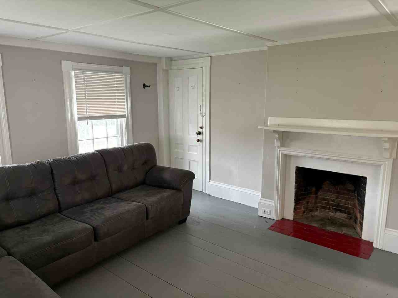 385 Winnacunnet Rd - Photo 3 of 4