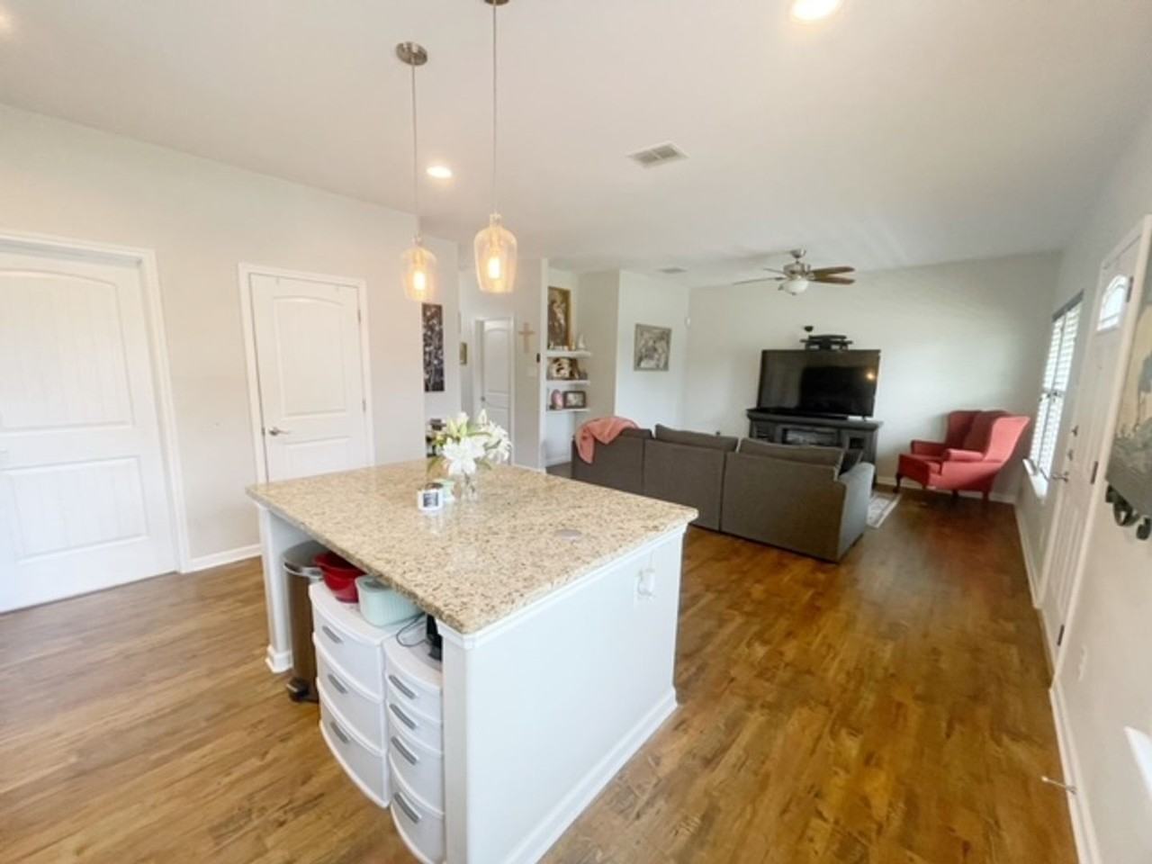 1627 Green Hill Dr - Photo 3 of 13