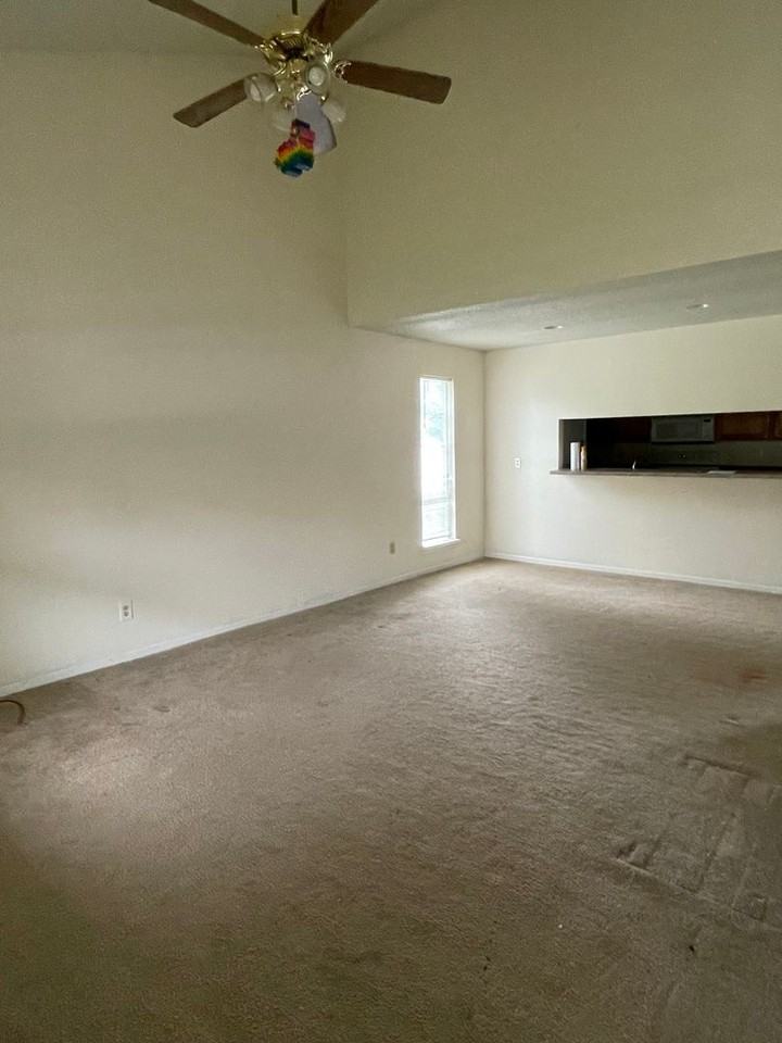 1614 Steamboat Ln - Photo 2 of 12
