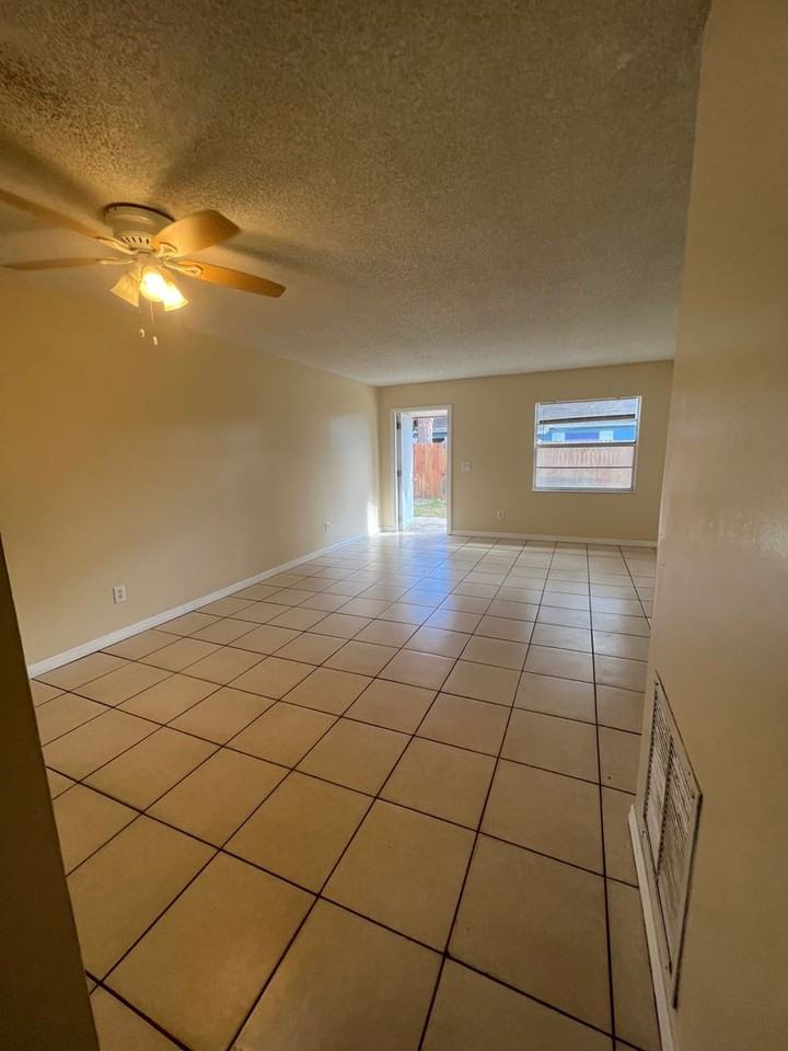 3104 Louisiana Ave - Photo 3 of 10