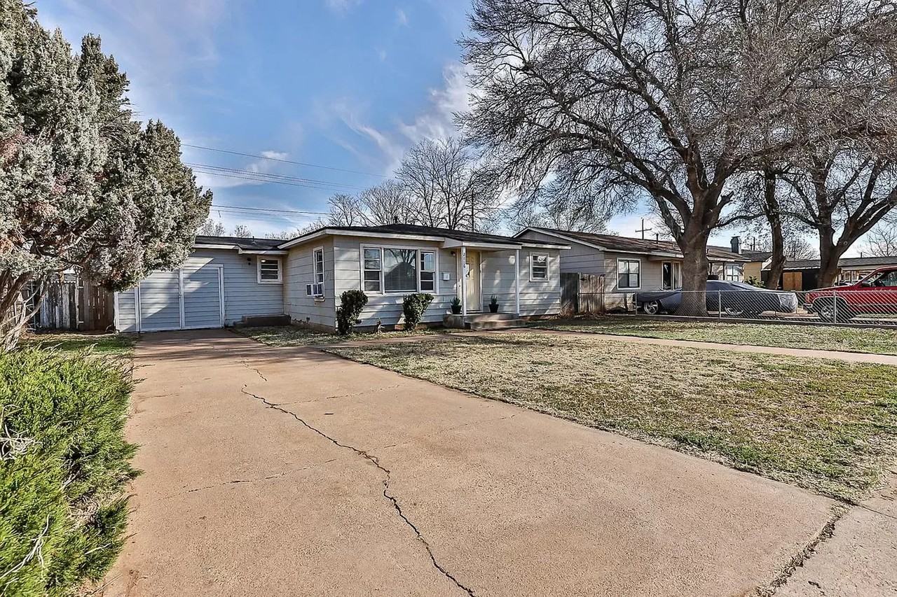 2116 36th St - Photo 3 of 34