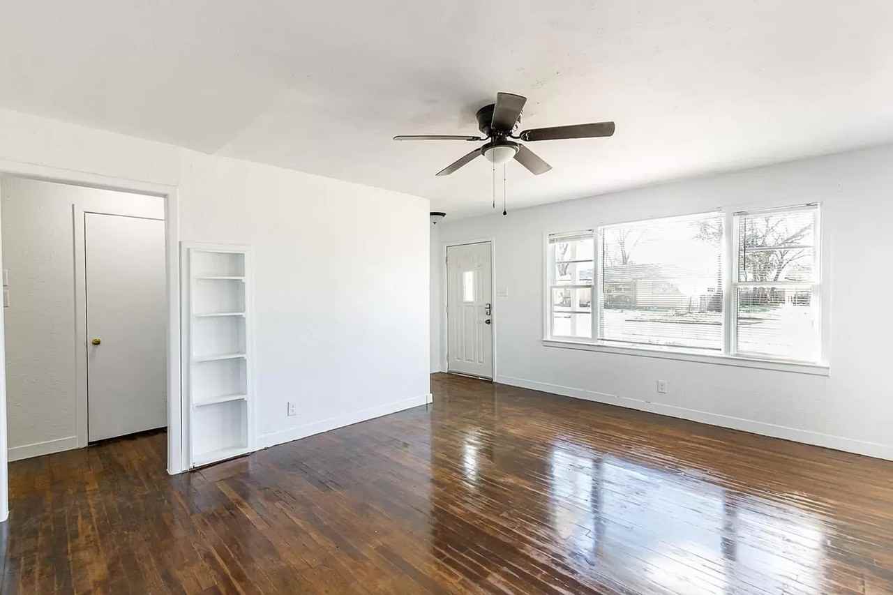 2116 36th St - Photo 7 of 34