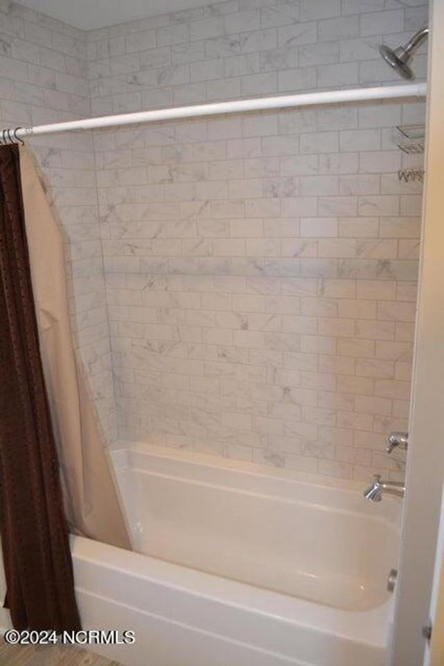 845 N May St - Photo 2 of 14