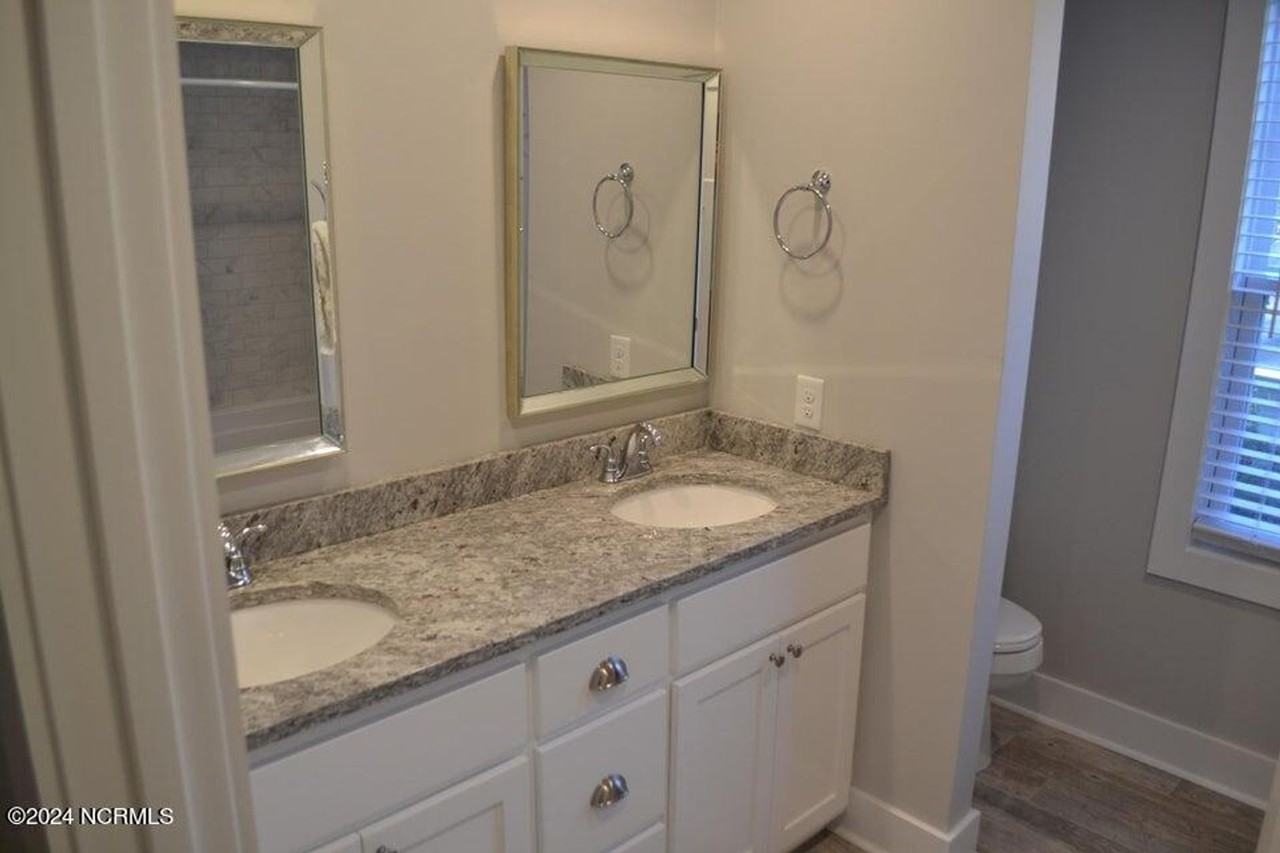 845 N May St - Photo 3 of 14