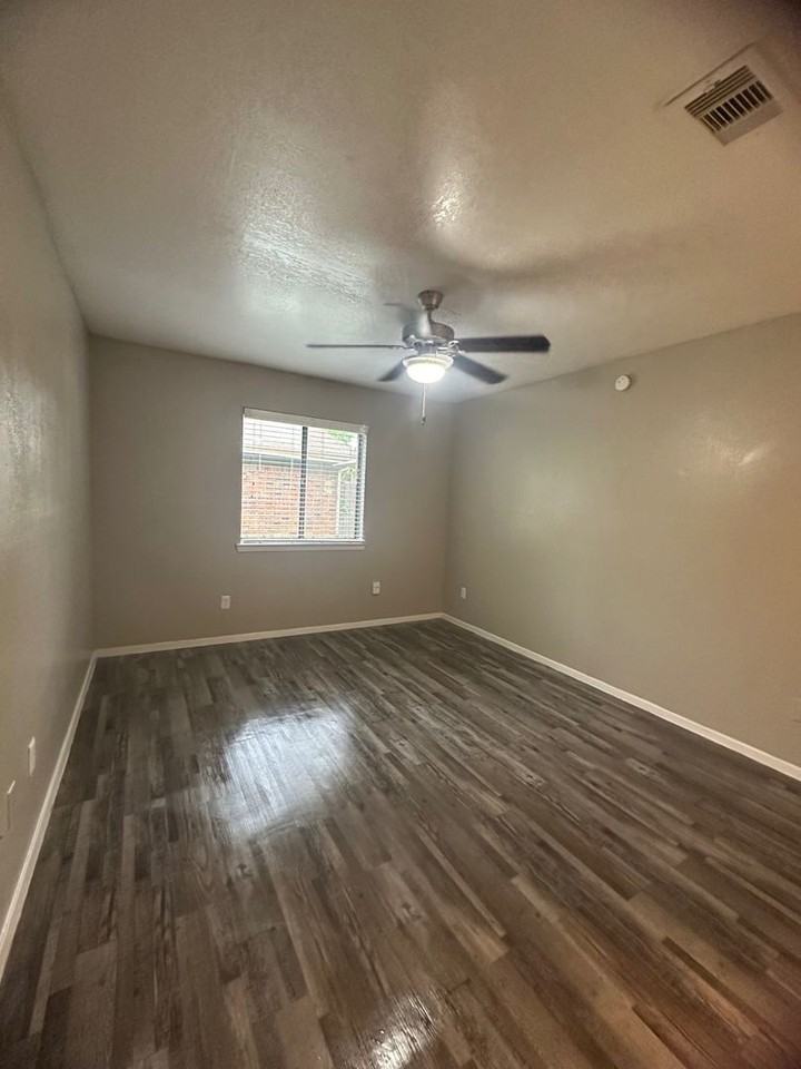 1719 Park Vista Dr #203 - Photo 3 of 6