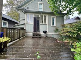 featured image of 3811 Ne 7th Ave