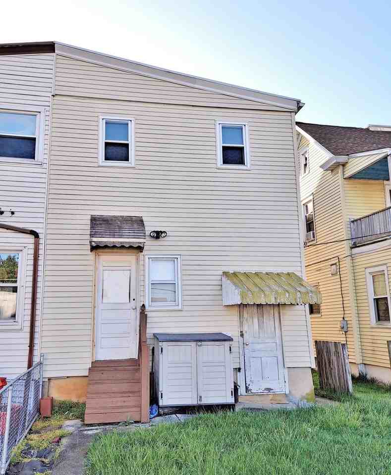 118 S Franklin St - Photo 3 of 31