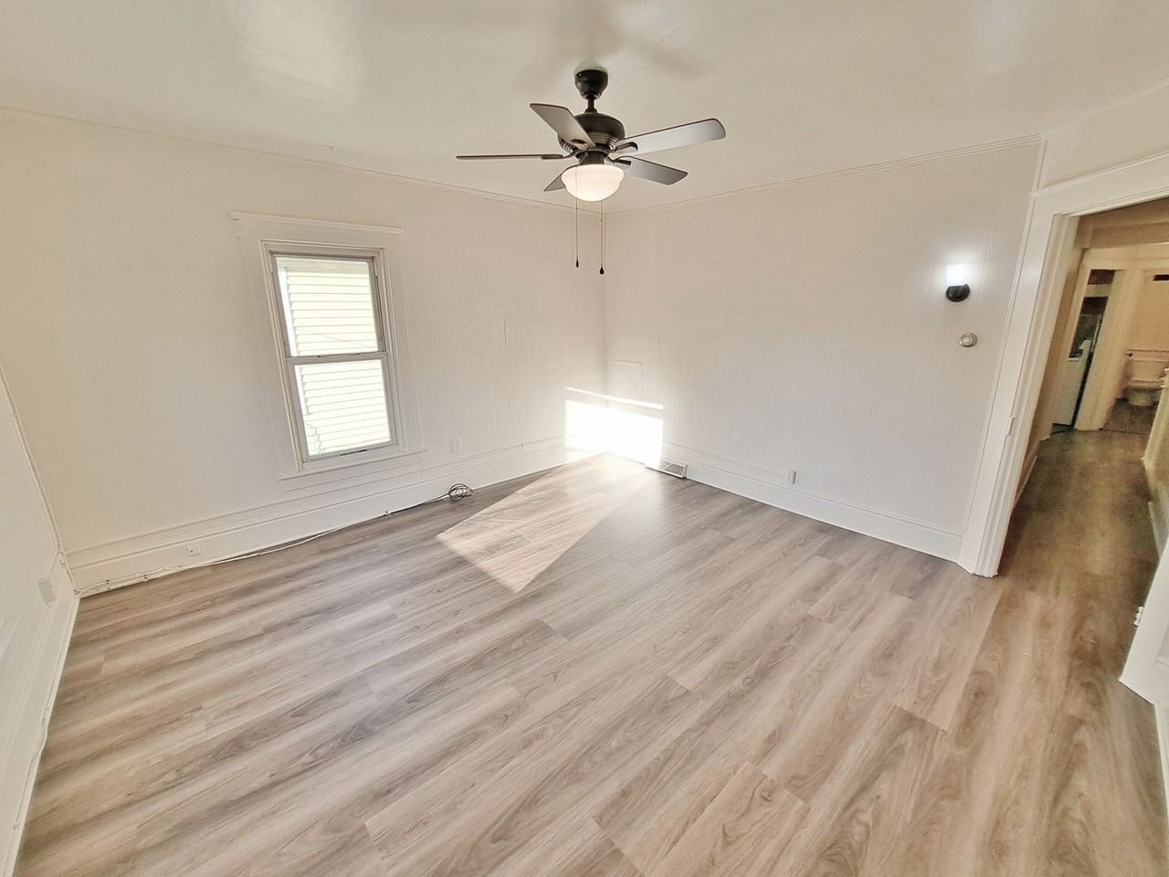 118 S Franklin St - Photo 4 of 31