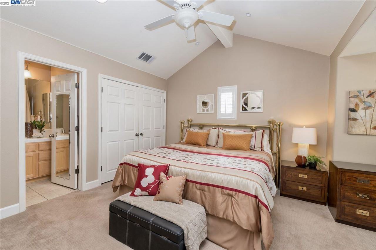 3004 Lusitana Dr - Photo 2 of 5