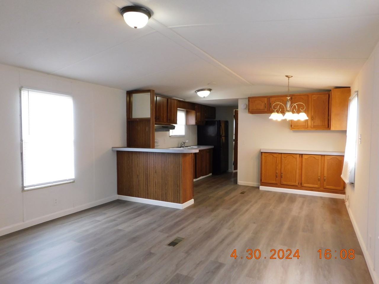 [00110E] - Photo 3 of 16