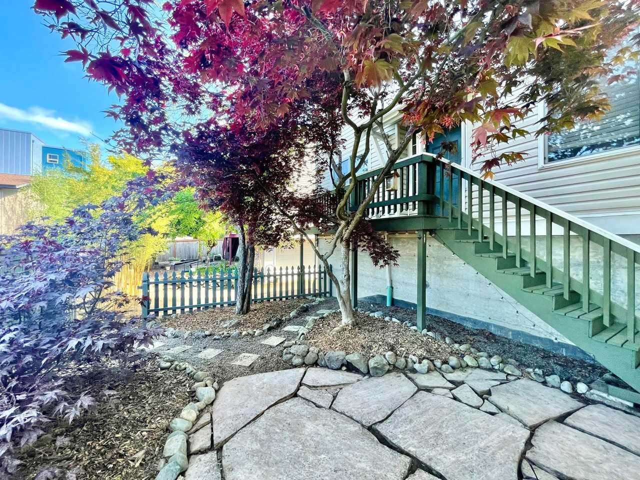 12713 35th Ave Ne #B - Photo 4 of 28