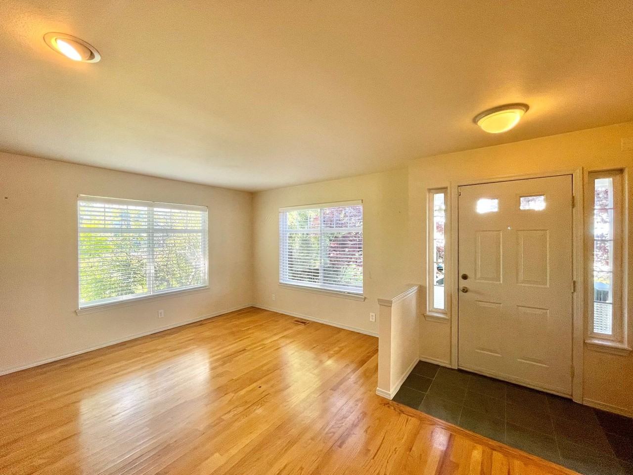 12713 35th Ave Ne #B - Photo 6 of 28