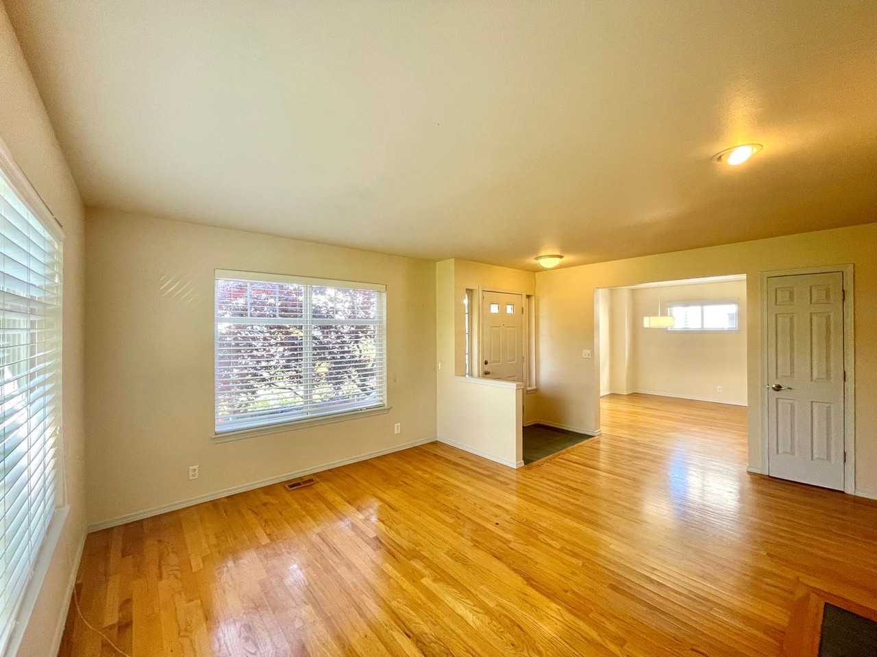 12713 35th Ave Ne #B - Photo 7 of 28