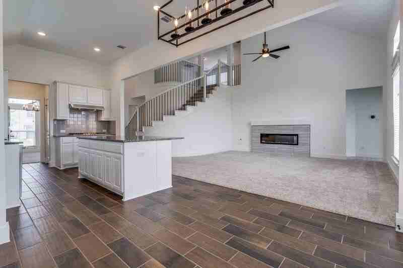 3405 Loftwood Ln - Photo 2 of 12