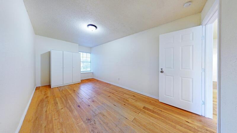 2215 Capstan Dr - Photo 3 of 17