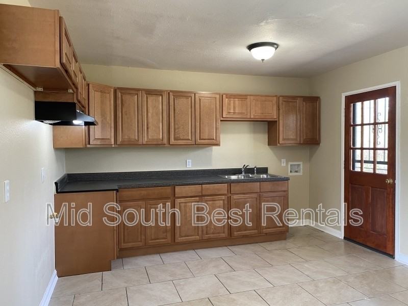 4028 Rhodes Ave - Photo 3 of 7