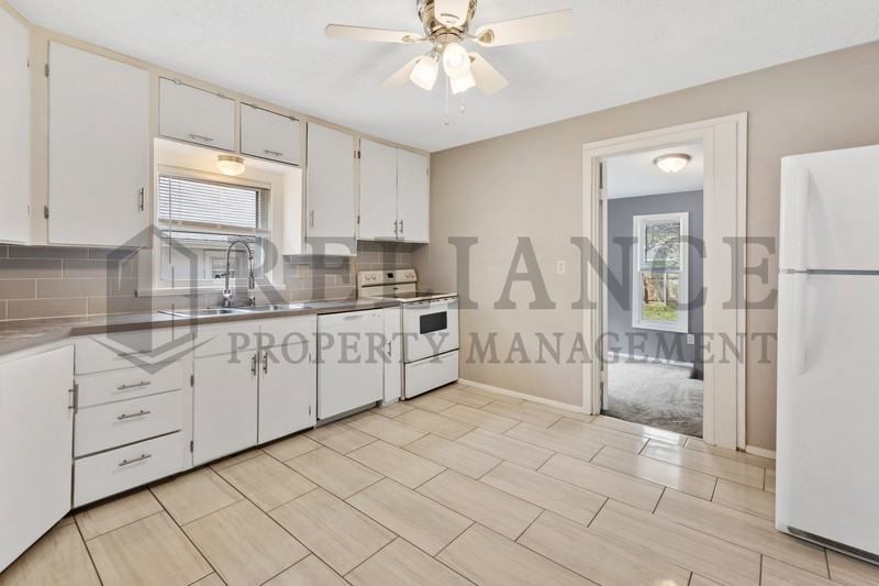 253 N Charles St - Photo 6 of 21