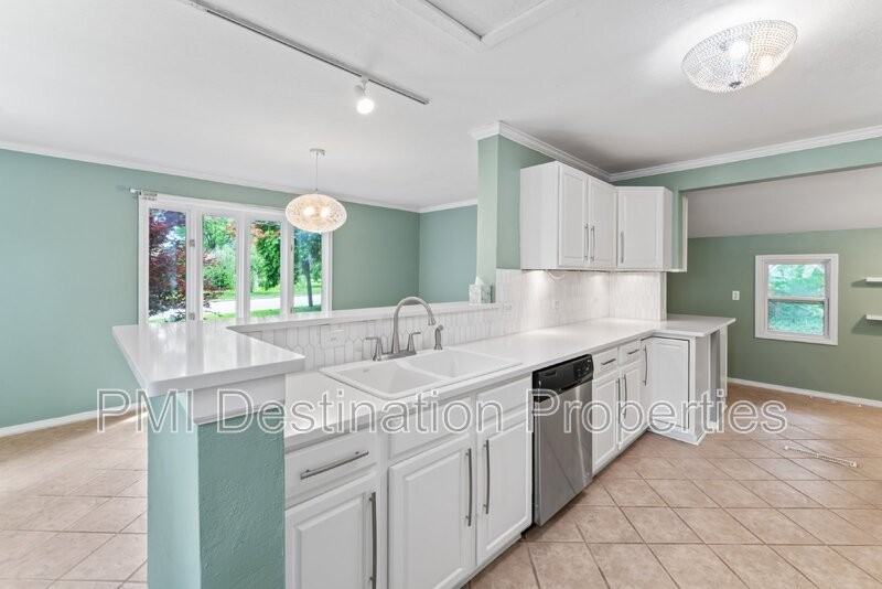 3206 W 79th St - Photo 3 of 34