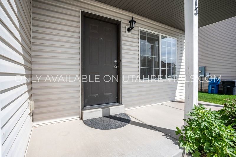 215 Sw - Photo 3 of 29