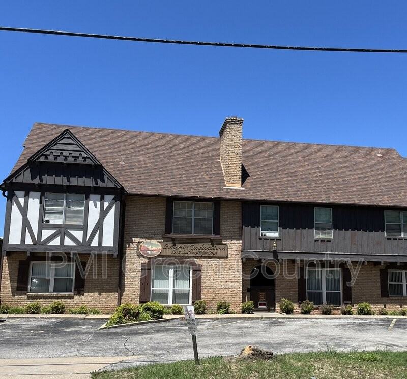 1313 E 48th St #4 - Photo 2 of 13