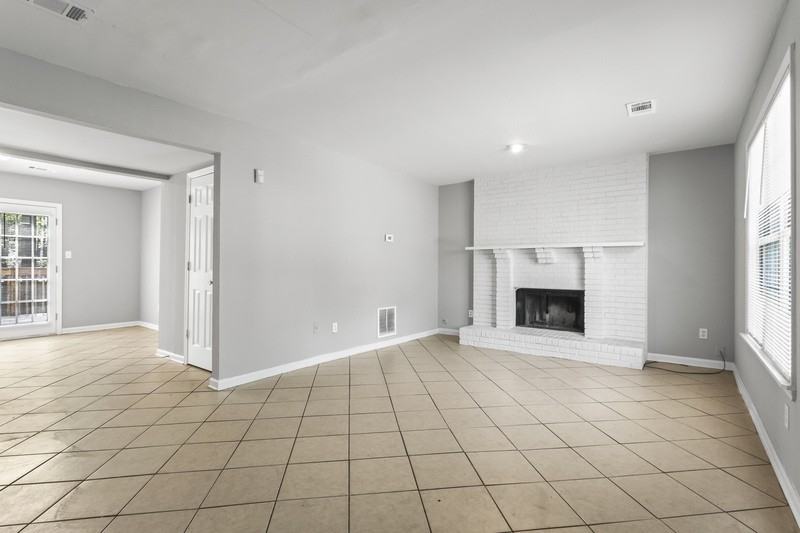 930 Silverwood Dr - Photo 3 of 20