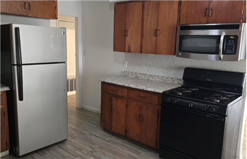 1191 Comal St #B - Photo 3 of 9