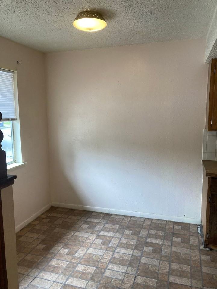 2100 Carlton Street - Photo 4 of 25