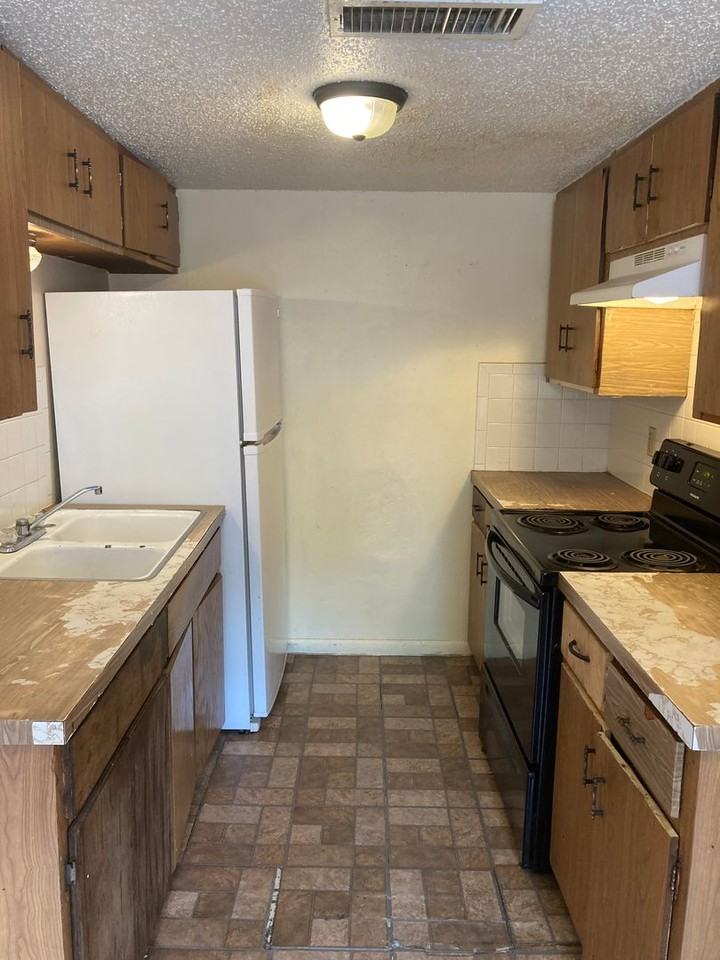 2100 Carlton Street - Photo 5 of 25